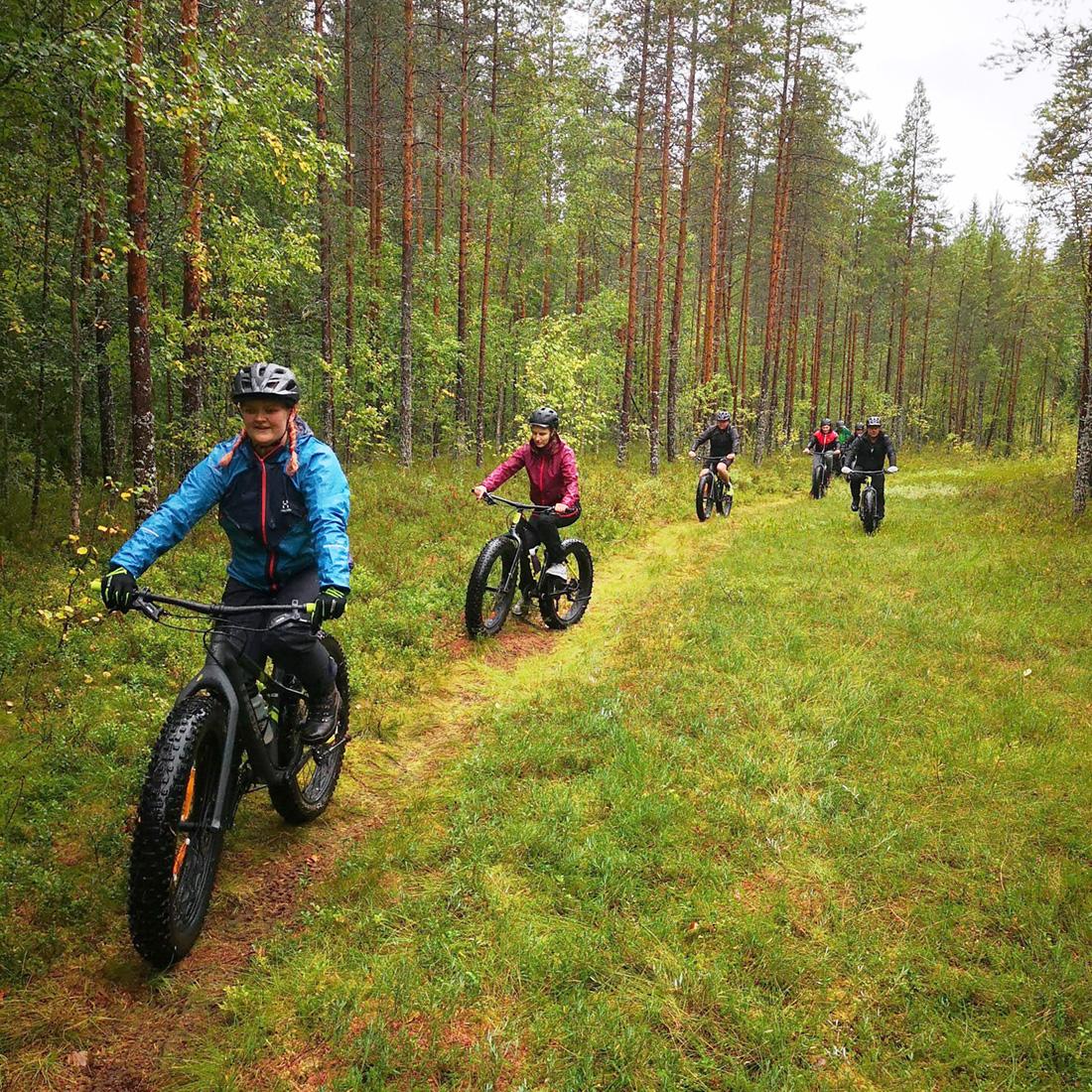 Fatbike-pyöräilijät