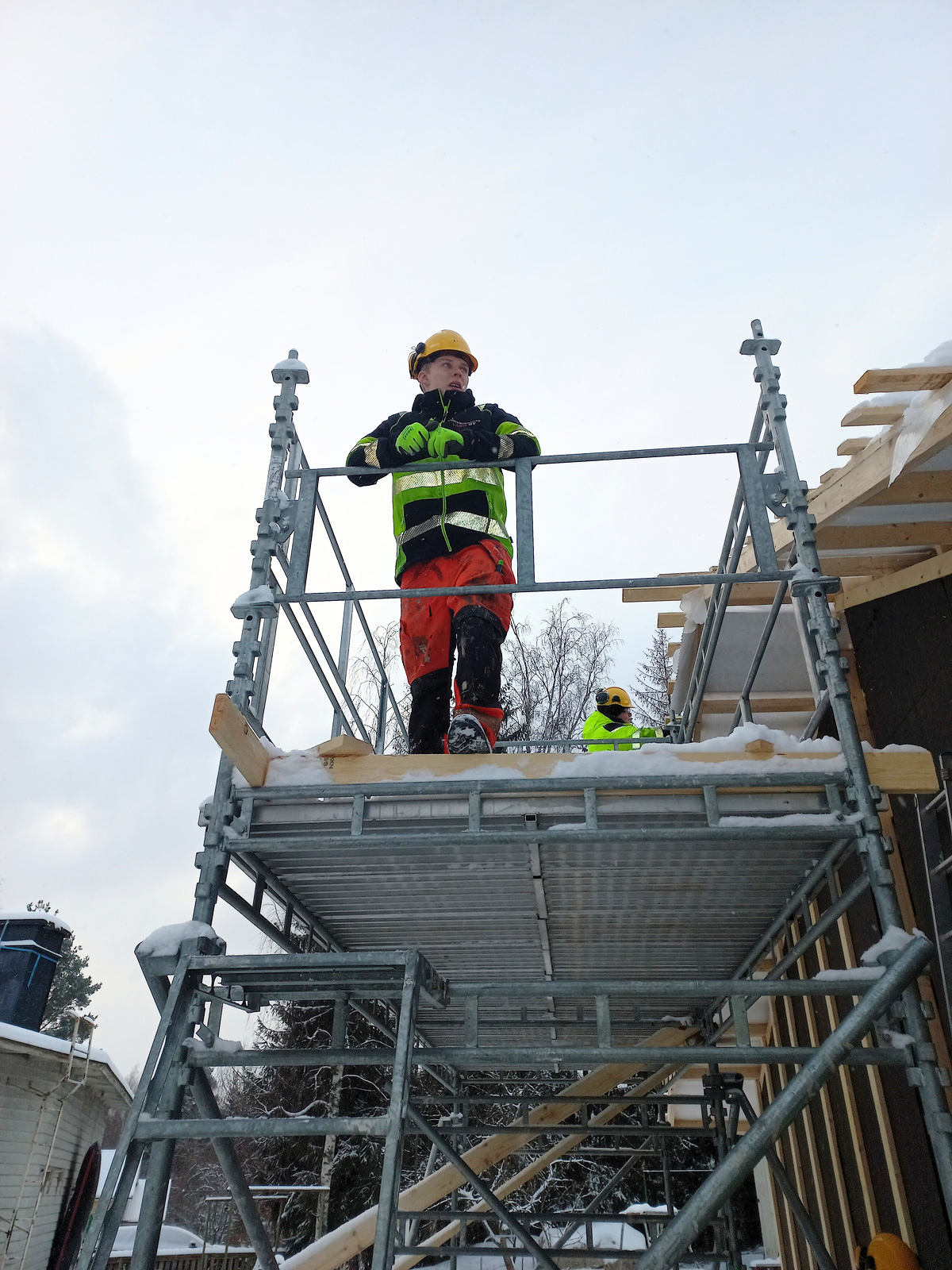 Elias Oikarin opiskelupäivä rakennustyömaalla