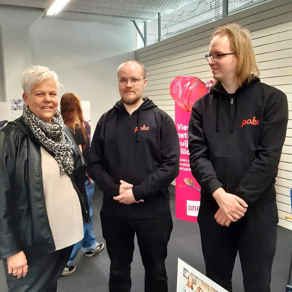 Tieto- ja viestintätekniikan opiskelijat pitivät infopistettä tapahtumassa