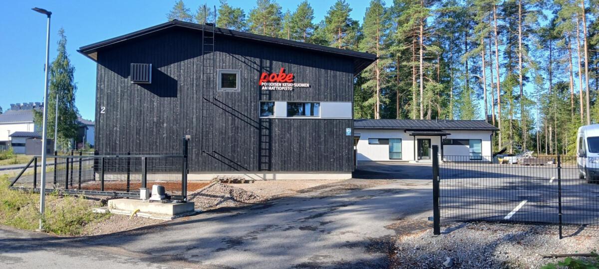 Opinpolku 2 sisäpiha